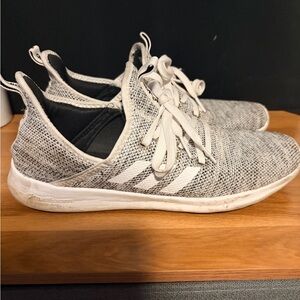 Adidas women’s sneakers used